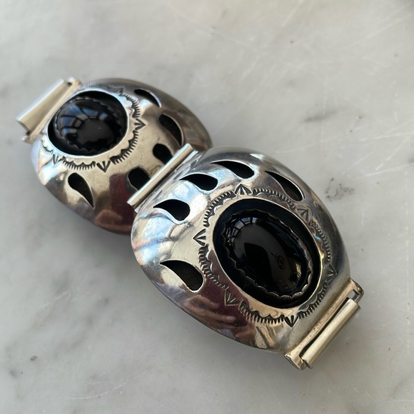 SOLD Native American Onyx Navajo Vintage Watch Tips signed by Teddy Goodluck - Picture 6 of 13